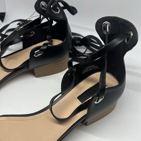 Forever 21 Black Strappy Sandals - Picture 6 of 10